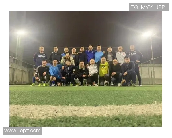 足球明星独自游历中国探索文化与美食的奇妙之旅