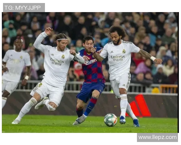 巴萨与罗马国冠对决精彩回顾与战术分析 巴萨与罗马国冠对决精彩回顾与战术分析