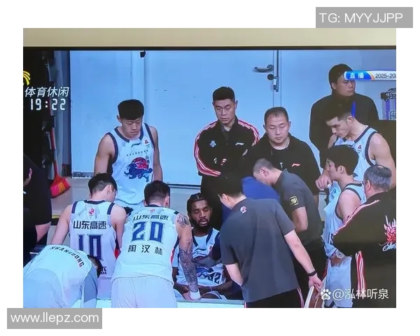 山西男篮与江苏男篮激战正酣谁能在这场对决中笑到最后 山西男篮与江苏男篮激战正酣谁能在这场对决中笑到最后